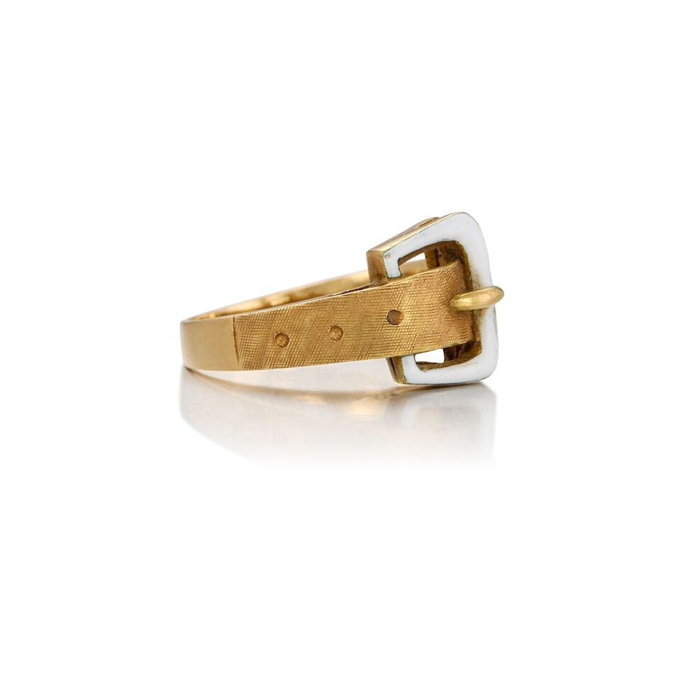 GUCCI: A GOLD AND ENAMEL BUCKLE RING - 2