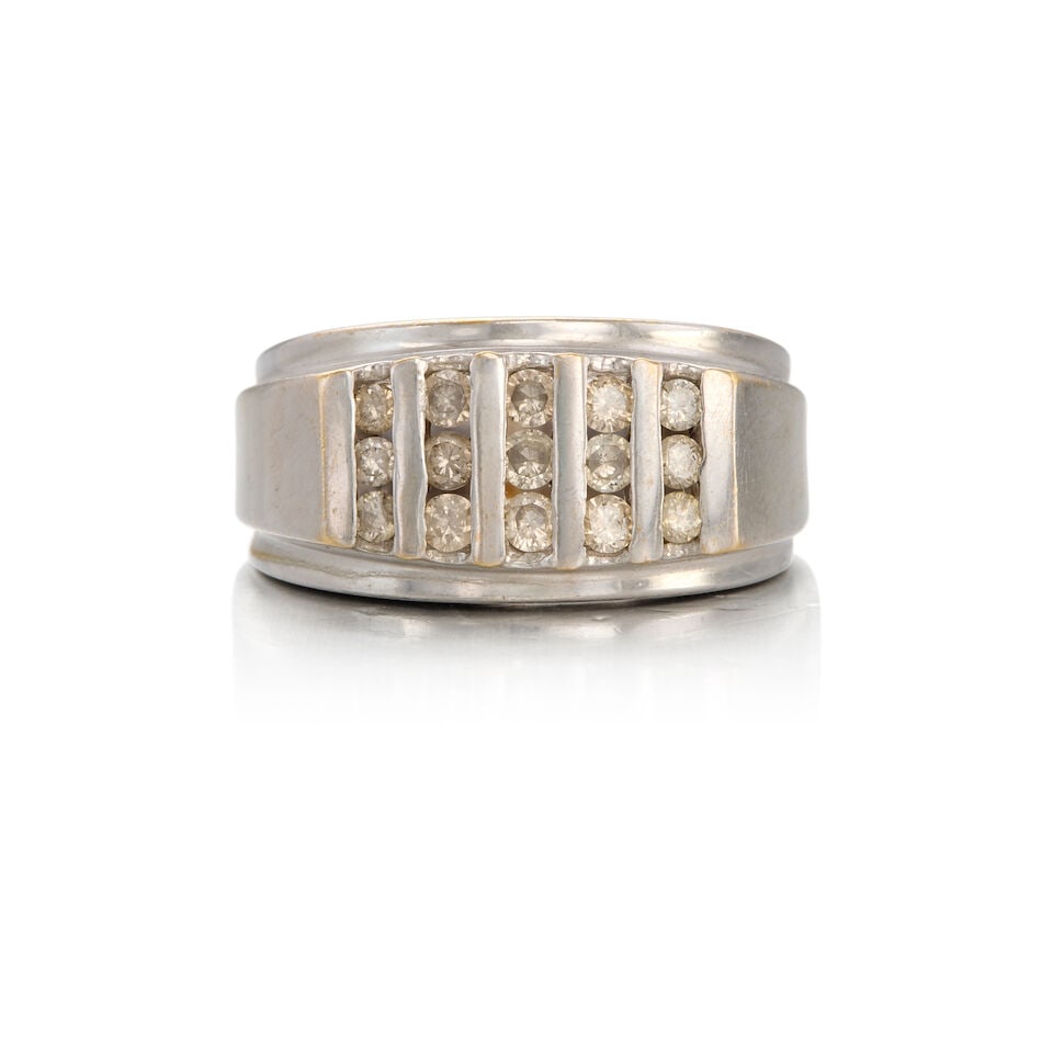 10K WHITE GOLD AND DIAMOND RING: 10K WHITE GOLD AND DIAMOND RING • Fifteen round shaped diamonds weighing approximately 0.30 carat total • Size 6 3/4 • Estimated gross weight: 5.7 grams Footnotes: OVERALL