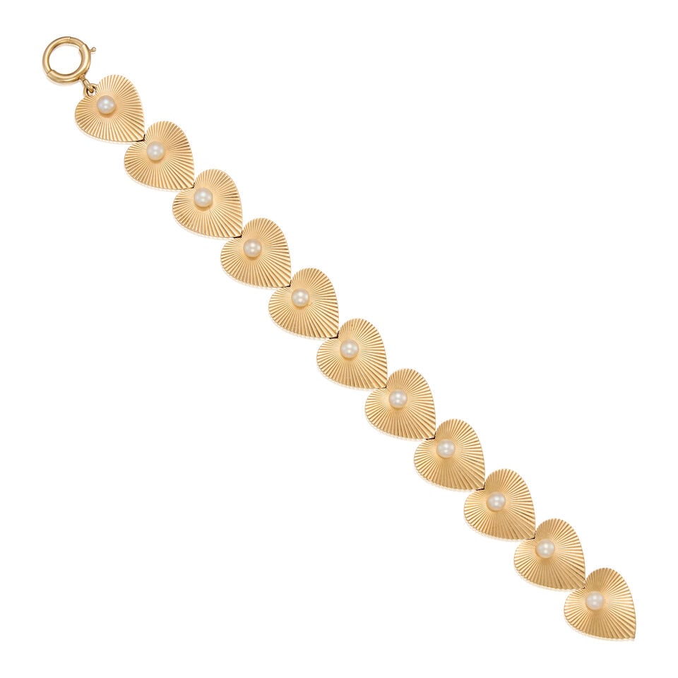 14K YELLOW GOLD AND CULTURED PEARL HEART BRACELET: 14K YELLOW GOLD AND CULTURED PEARL HEART BRACELET • Eleven cultured pearls measuring approximately 4.05mm in diameter • Length 6 3/4 in. • Estimated gross weight: 24.9