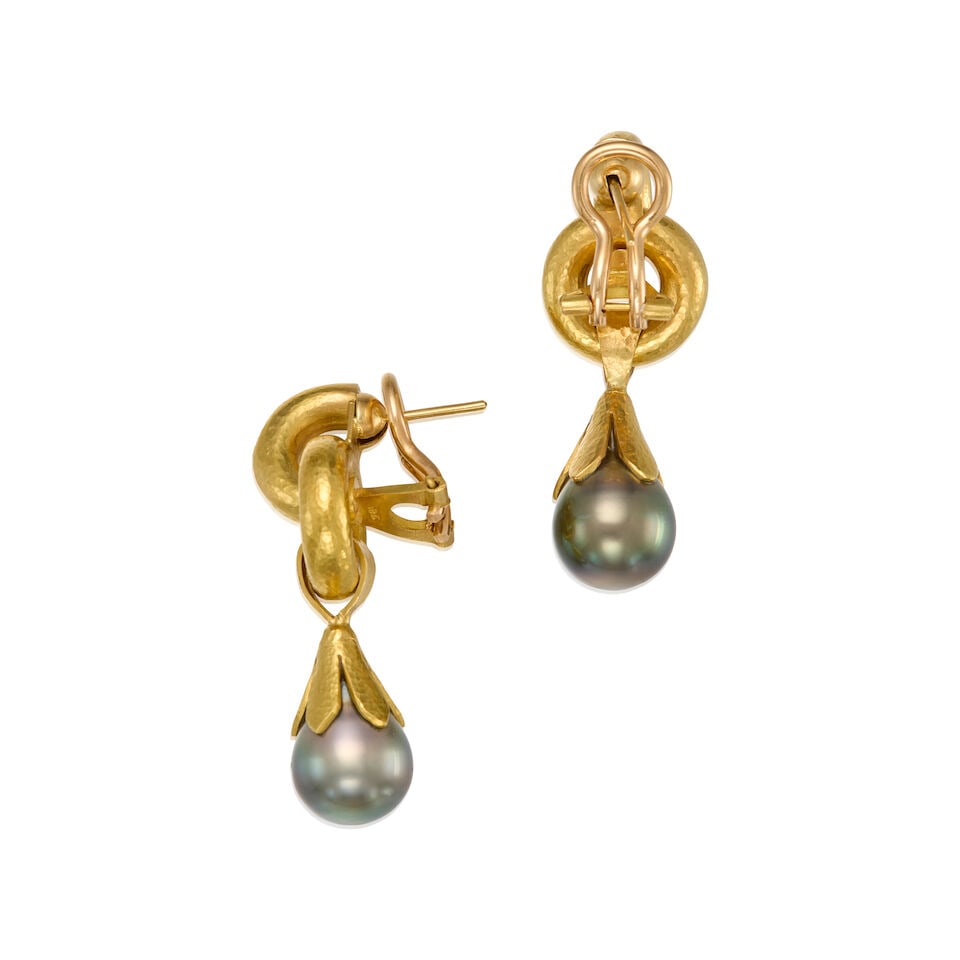 ELIZABETH LOCKE: 19K YELLOW GOLD AND CULTURED PEARL EARRINGS - 2