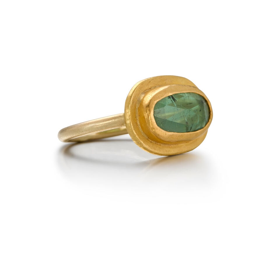 A GOLD AND TOURMALINE RING - 2