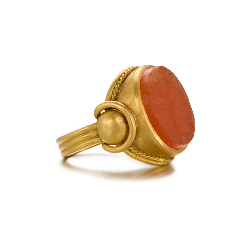 21K YELLOW GOLD AND CHALCEDONY RING - 2