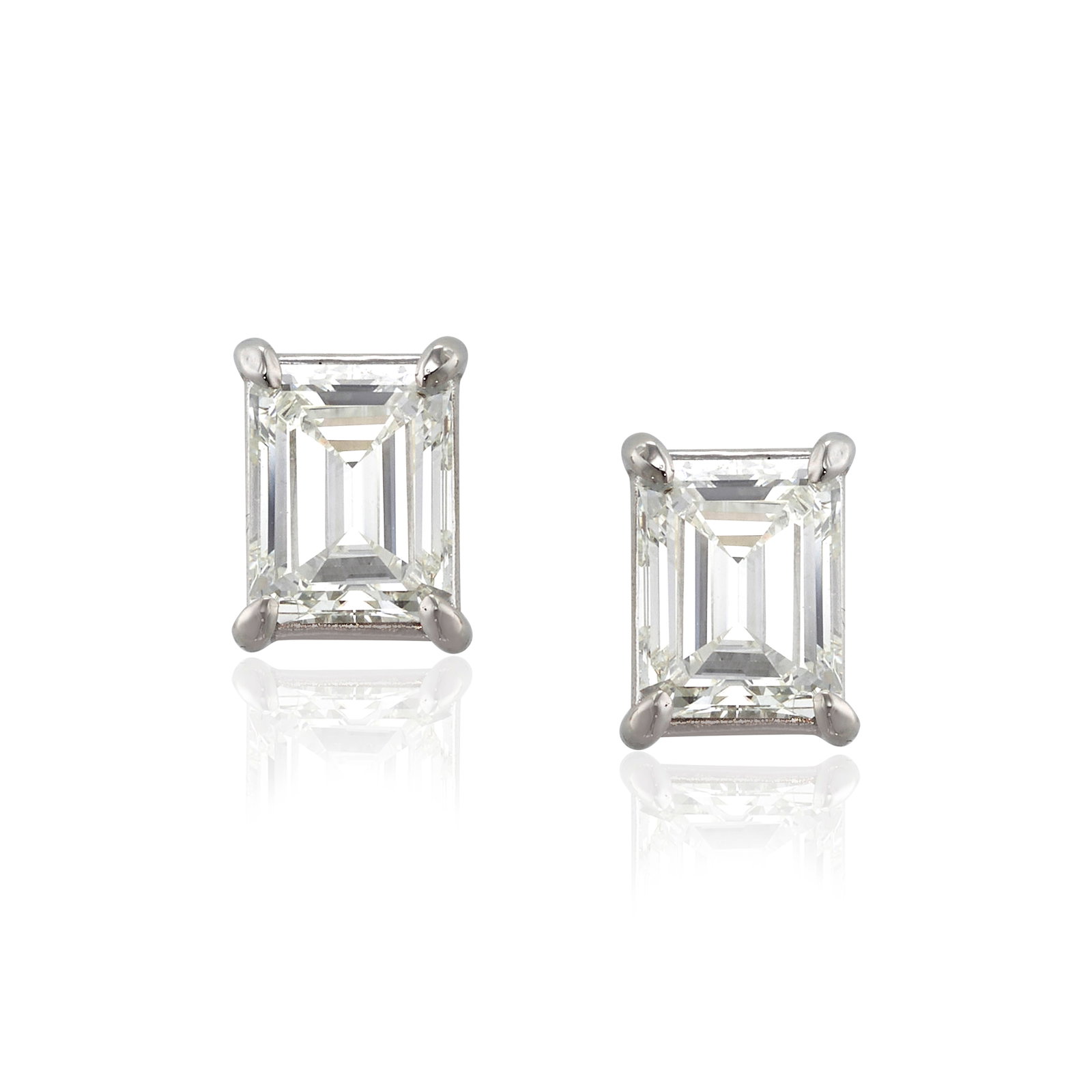 A PAIR OF DIAMOND EARRINGS (1 of 1)