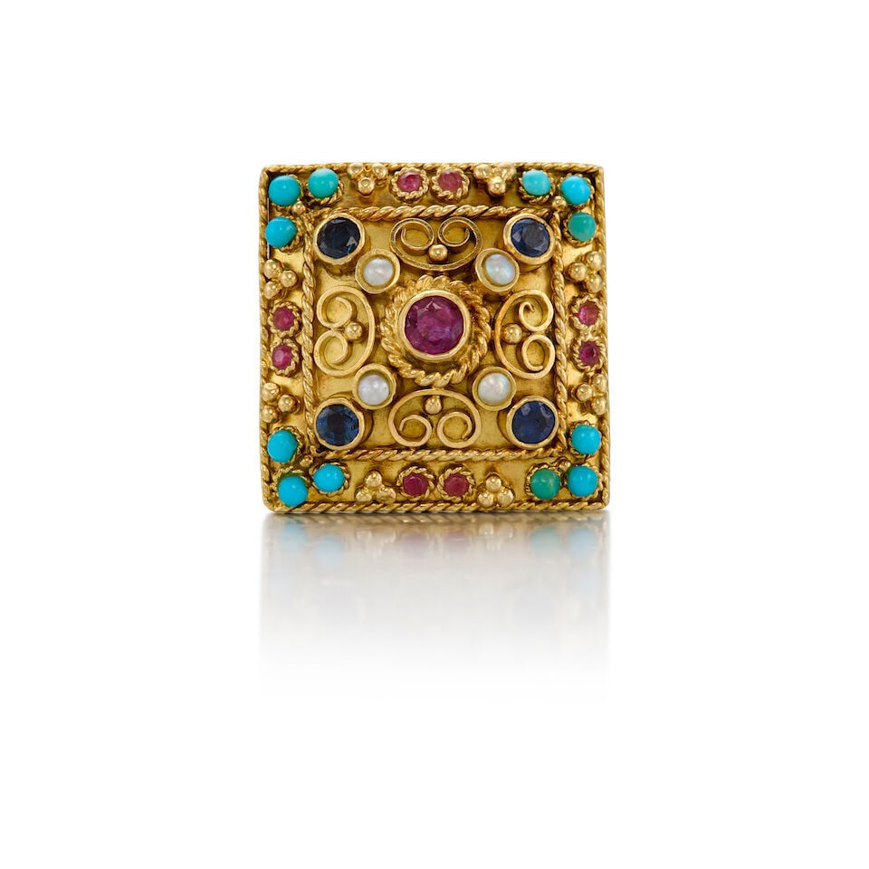 18K YELLOW GOLD AND MULTIGEM RING: 18K YELLOW GOLD AND MULTIGEM RING • Numerous round shaped turquoise, ruby, sapphire, and cultured pearls measuring approximately 14.90mm to 4.10mm in diameter • Size 8 1/2 • Estimate
