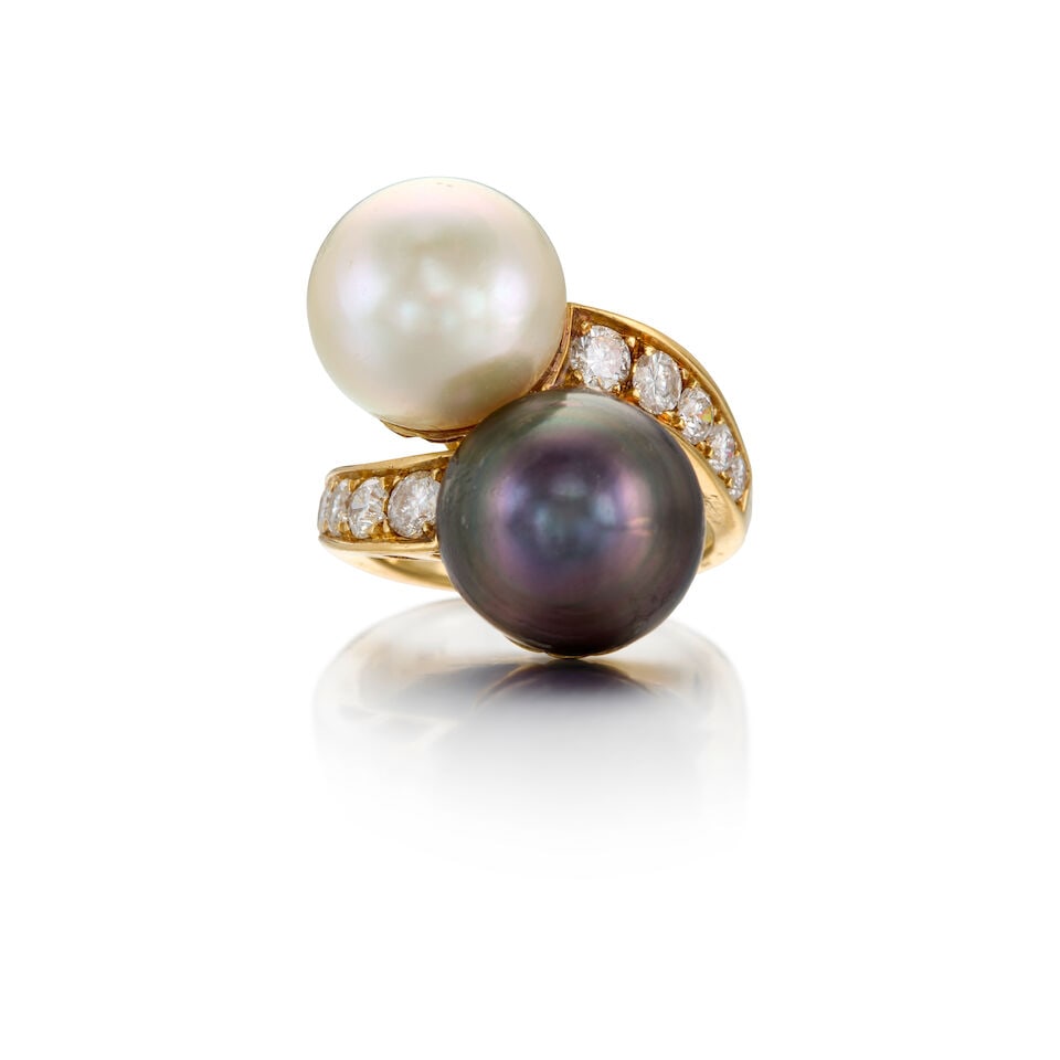 18K YELLOW GOLD, CULTURED PEARL, AND DIAMOND RING: 18K YELLOW GOLD, CULTURED PEARL, AND DIAMOND RING • Two cultured pearls measuring approximately 13.11mm in diameter • Ten round brilliant cut diamonds weighing approximately 0.55 carat