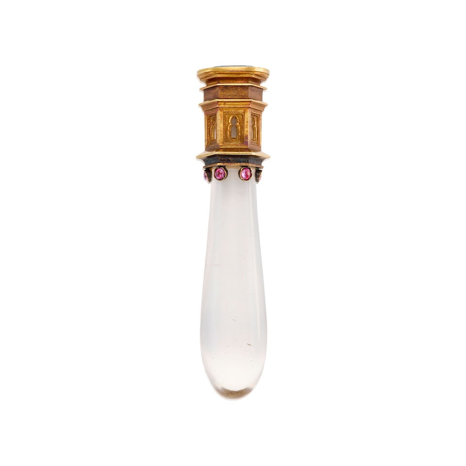 18K GOLD AND GEM SET WAX SEAL: 18K GOLD AND GEM SET WAX SEAL • One cushion carved sapphire measuring approximately 11.45mm x 9.79mm x dept isn't available due to setting • Six round cabochon-shaped rubies measuring