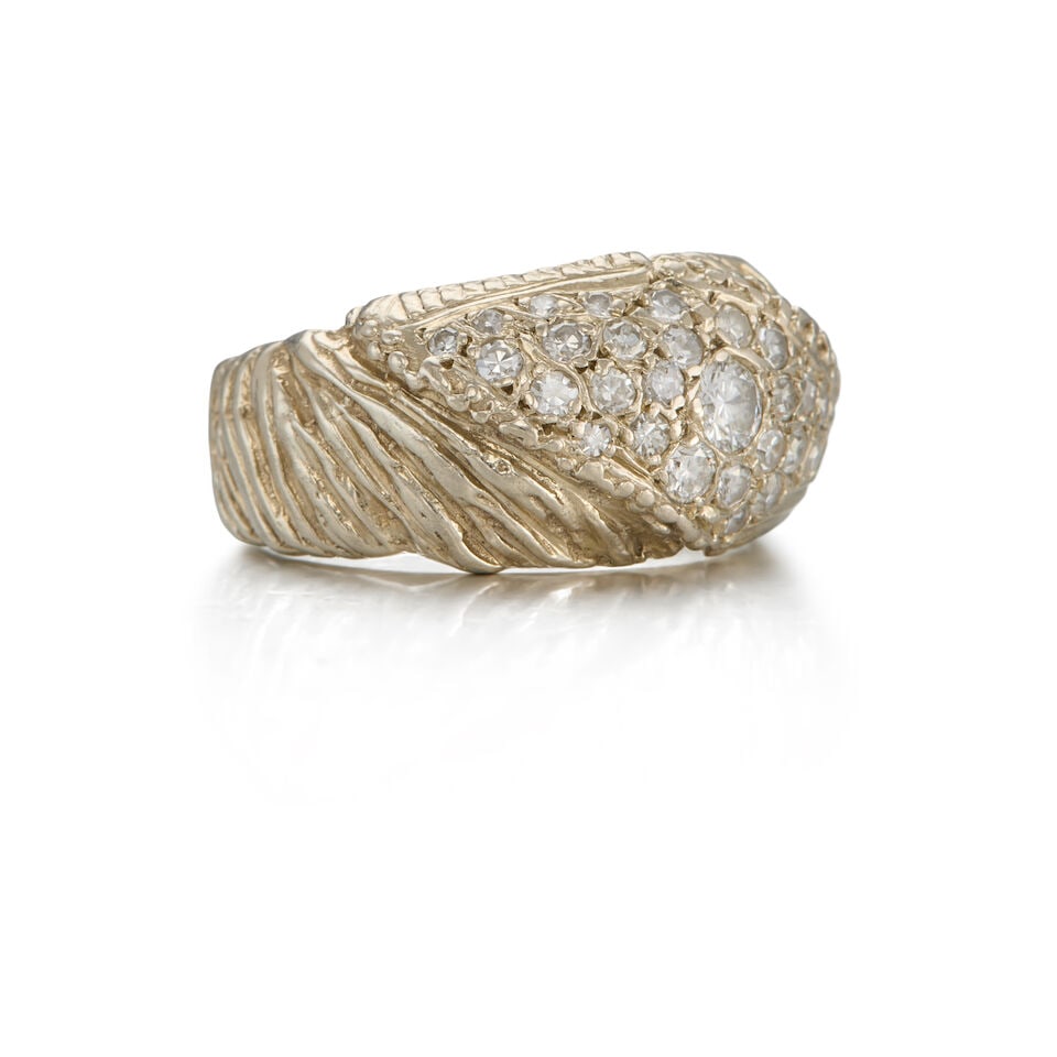 13K WHITE GOLD AND DIAMOND RING - 2