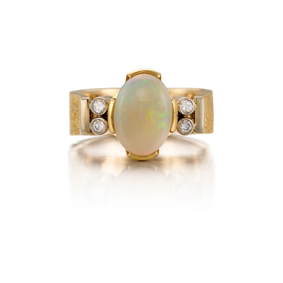 BICOLORED GOLD, OPAL AND DIAMOND RING (1 of 2)