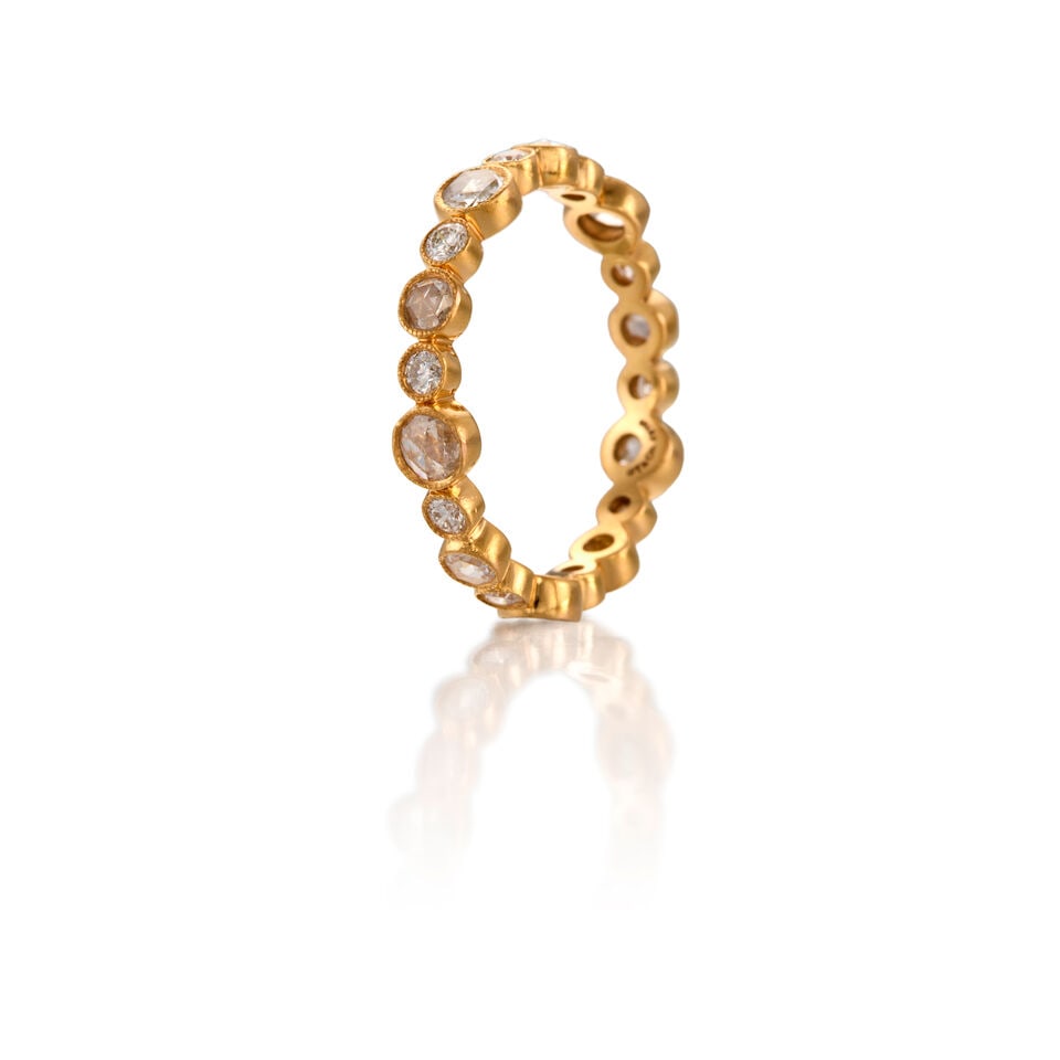 TIFFANY & CO.: 18K GOLD AND DIAMOND RING BAND - 2