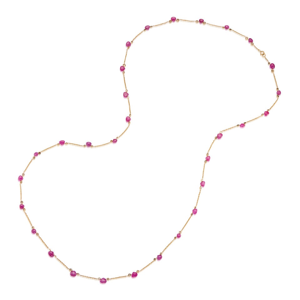 18K GOLD, RUBY AND DIAMOND NECKLACE: 18K GOLD, RUBY AND DIAMOND NECKLACE • Thirty triangular and pear cabochon shaped drilled rubies measuring approximately 5.15mm x 4.71mm x 3.00mm to 6.49mm x 4.95mm x 3.21mm • Sixty round