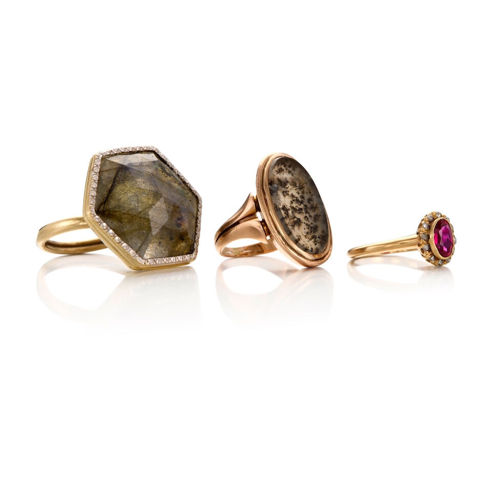 A GROUP OF THREE GOLD AND GEMSET RINGS - 2