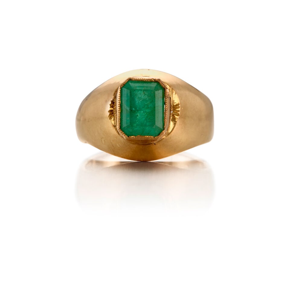18K GOLD AND EMERALD RING: 18K GOLD AND EMERALD RING • One rectangular-shaped emerald weighing approximately 1.42 carats • Size 6 1/2 • Estimated gross weight: 6.10 grams Footnotes: OVERALL CONDITION: