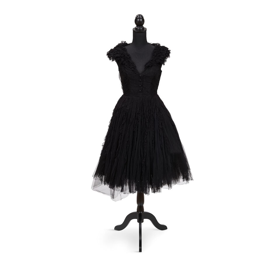 THE BLACK LACE AND TULLE DRESS WORN TO THE 2ND ANNUAL AMERICAN VIDEO AWARDS 1984, styled by Cynd...: THE BLACK LACE AND TULLE DRESS WORN TO THE 2ND ANNUAL AMERICAN VIDEO AWARDS 1984, styled by Cyndi Lauper Together with a seersucker blazer, a gingham trimmed black petticoat, a black
