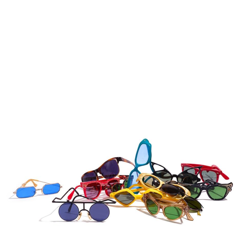 A PAIR OF ISSEY MIYAKE IM-101 SUNGLASSES AND A PAIR OF DOSCAR ITALY SUNGLASSES - 2