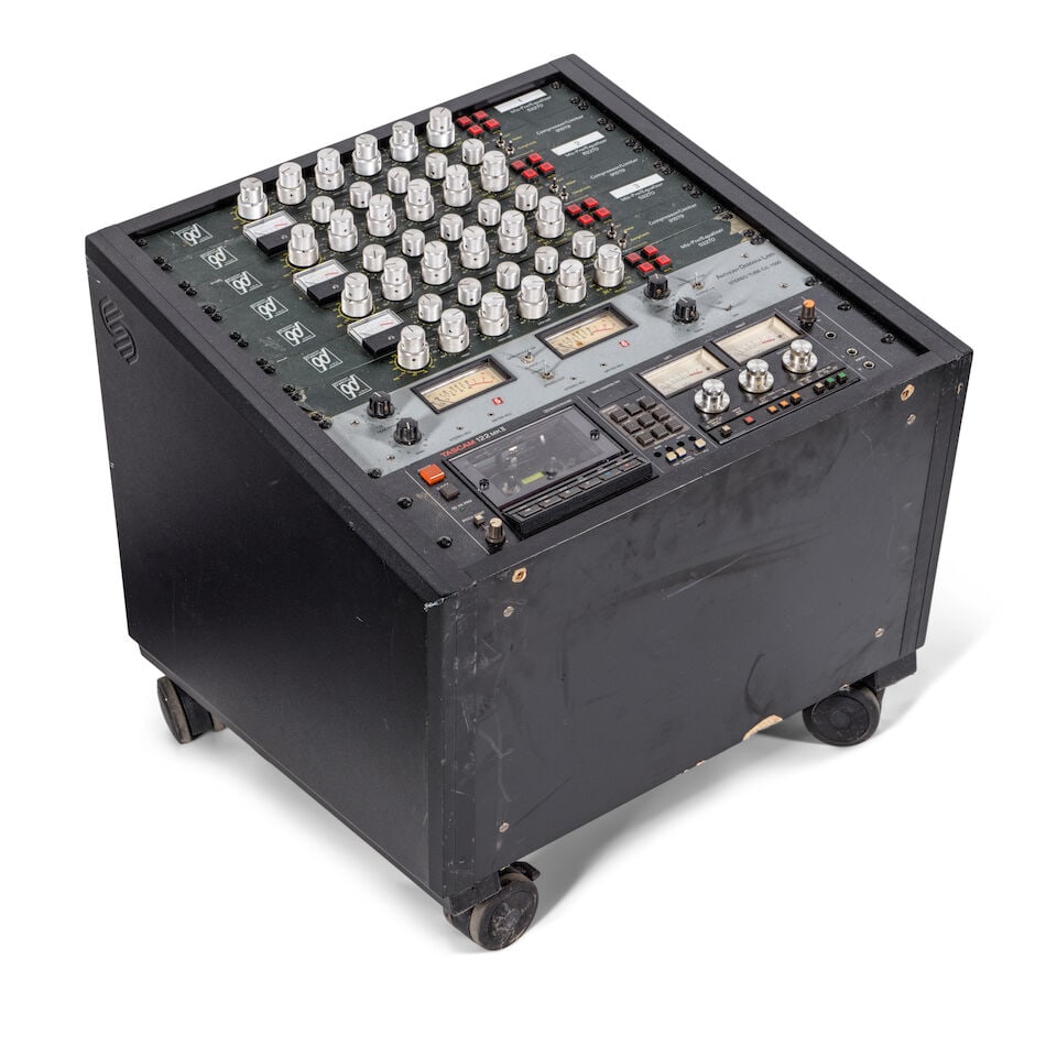 A TOUR-USED ENCASED AUDIO SYSTEM (1 of 1)