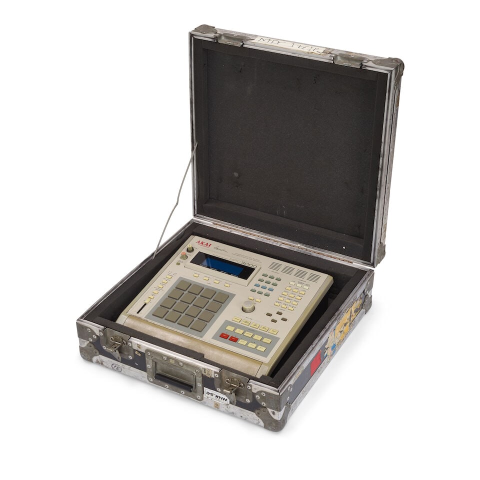 A TOUR-USED AKAI PROFESSIONAL MPC3000 INTEGRATED RHYTHM MACHINE IN A CYNDI LAUPER ROAD CASE Desi...: A TOUR-USED AKAI PROFESSIONAL MPC3000 INTEGRATED RHYTHM MACHINE IN A CYNDI LAUPER ROAD CASE Designed by Roger Linn, released 1994 16-bit drum sampler/midi sequencer, the road case with various