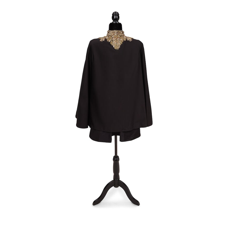 AN ALEXANDER MCQUEEN BEADED BLACK CAPE WORN TO THE 56TH ANNUAL GRAMMY AWARDS Sarah Burton, 2013/... - 3