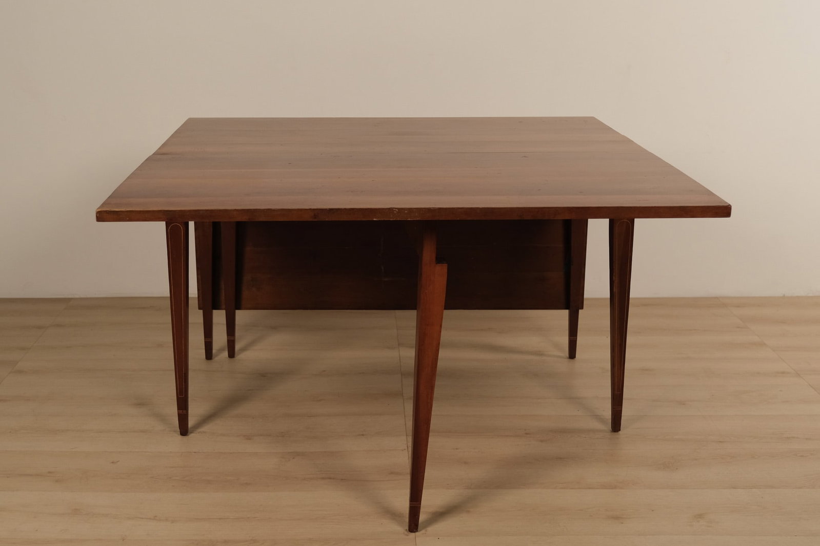 Hepplewhite style cherry drop leaf dining table, c. 18th century - 2