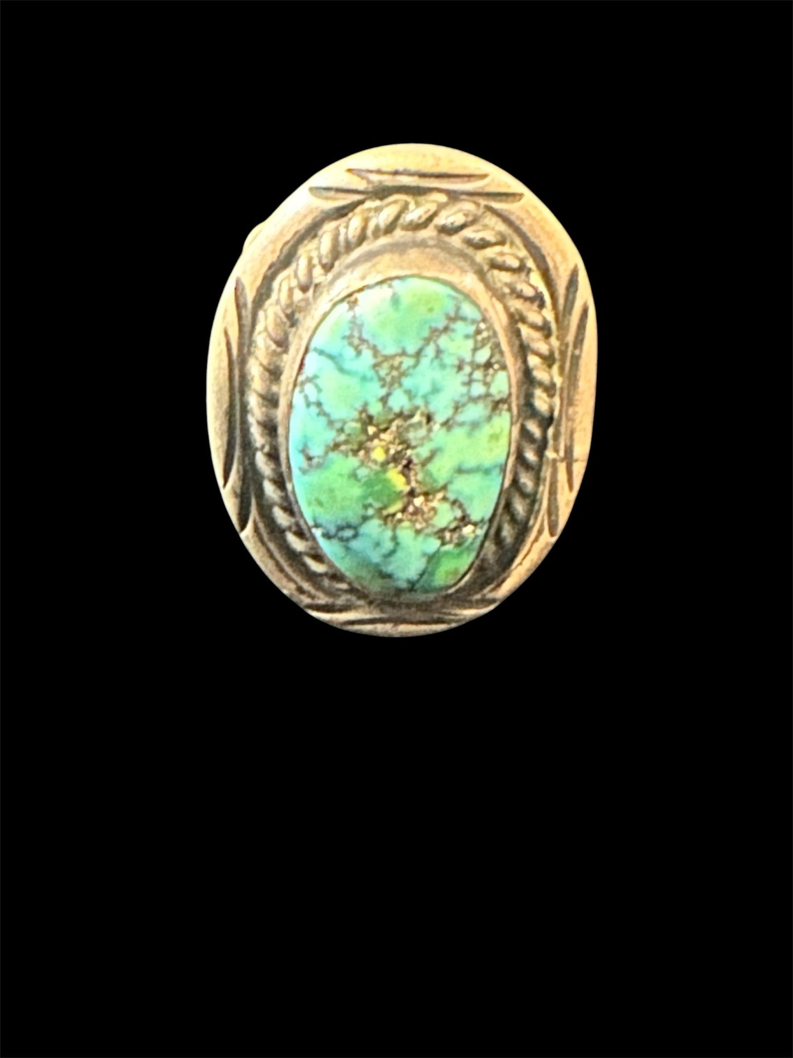 Beautiful Navajo Silver ring: Vintage Navajo sterling silver ring with an oval turquoise stone.
