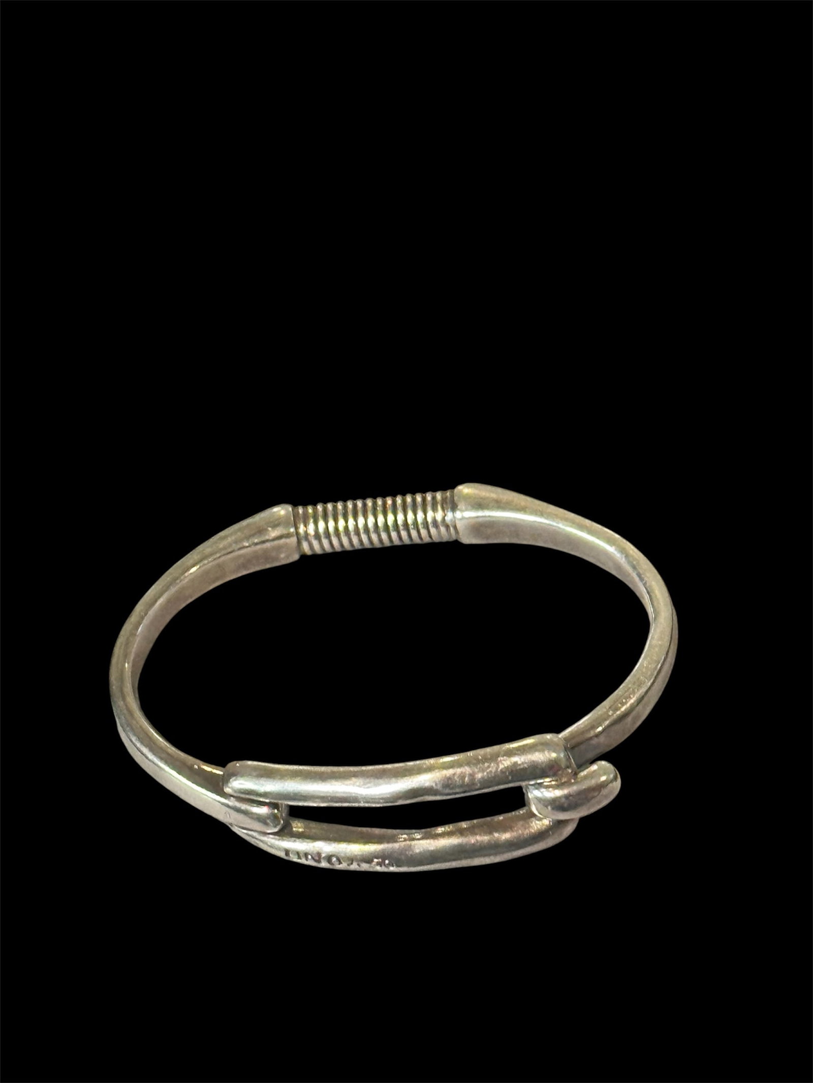 This is a silver-plated UNOde50 sculptural bangle bracelet.: This is a silver-plated UNOde50 sculptural bangle bracelet.