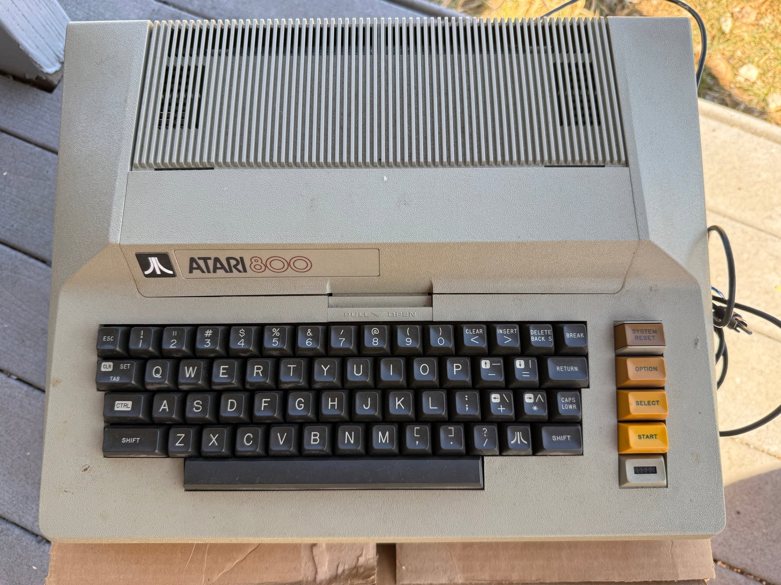 Atari 800 Lot: Includes Atari 800, and various games, program recorder, controllers. Untested.