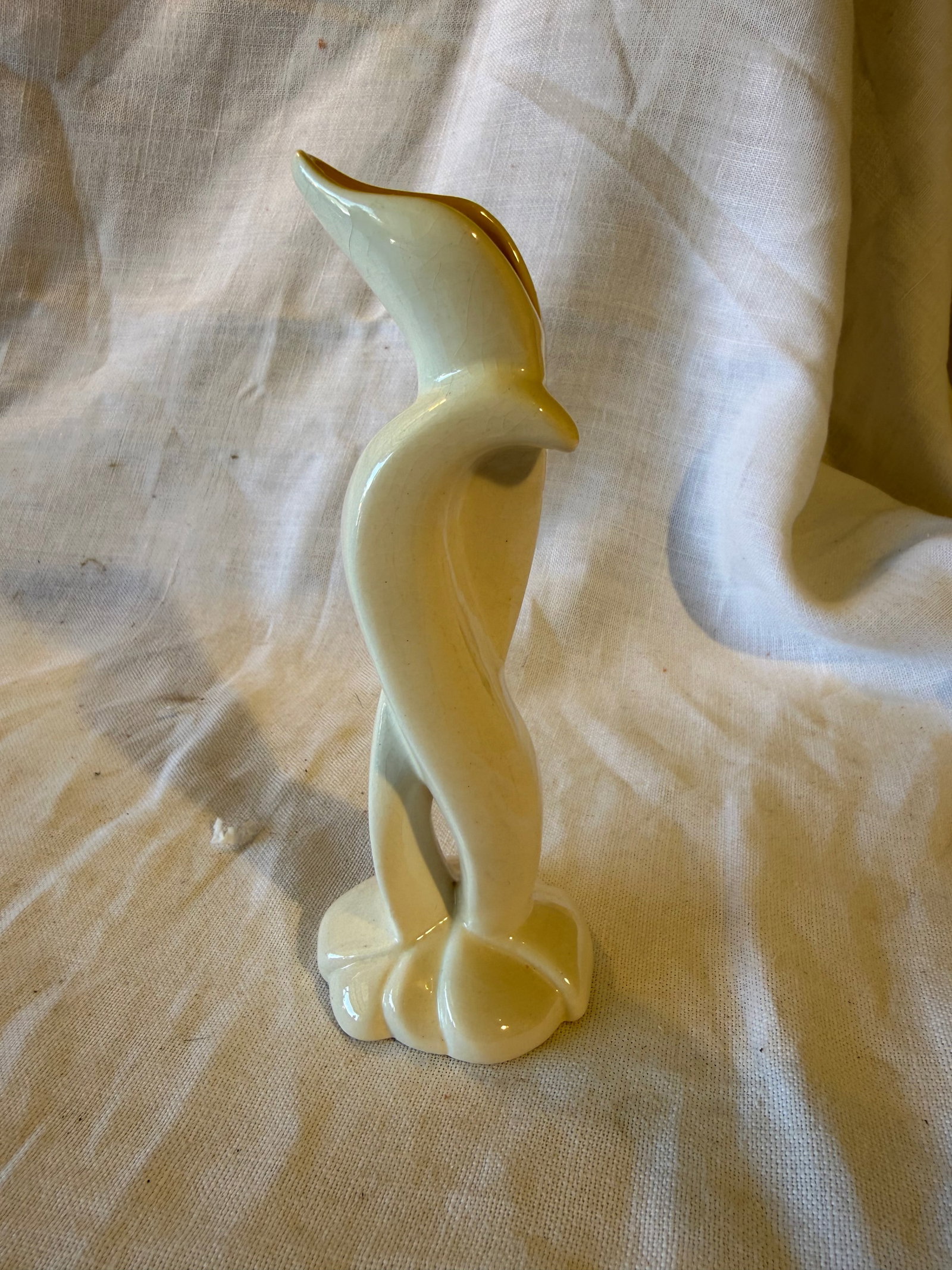 Mid Century Bud Vase: 6in H x 2in W x 2.25in W