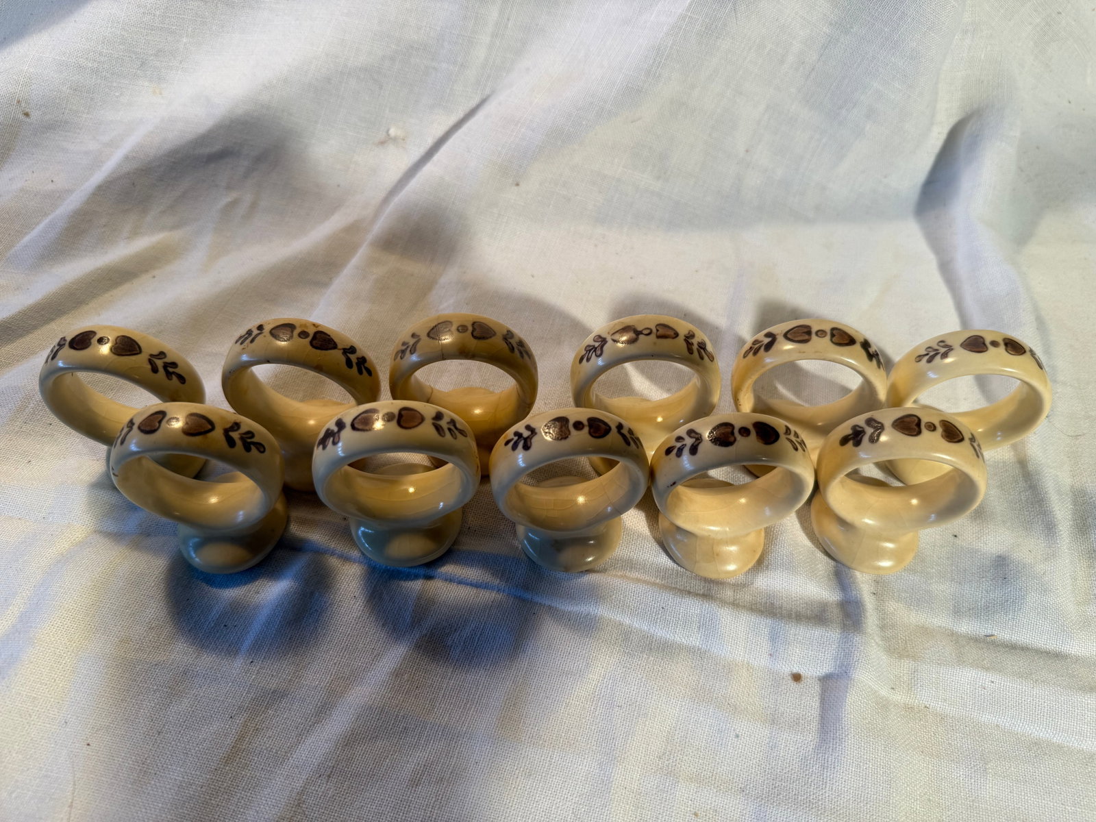 Pfaltzgraff Napkin Rings: 11 pieces, some wear and marking
