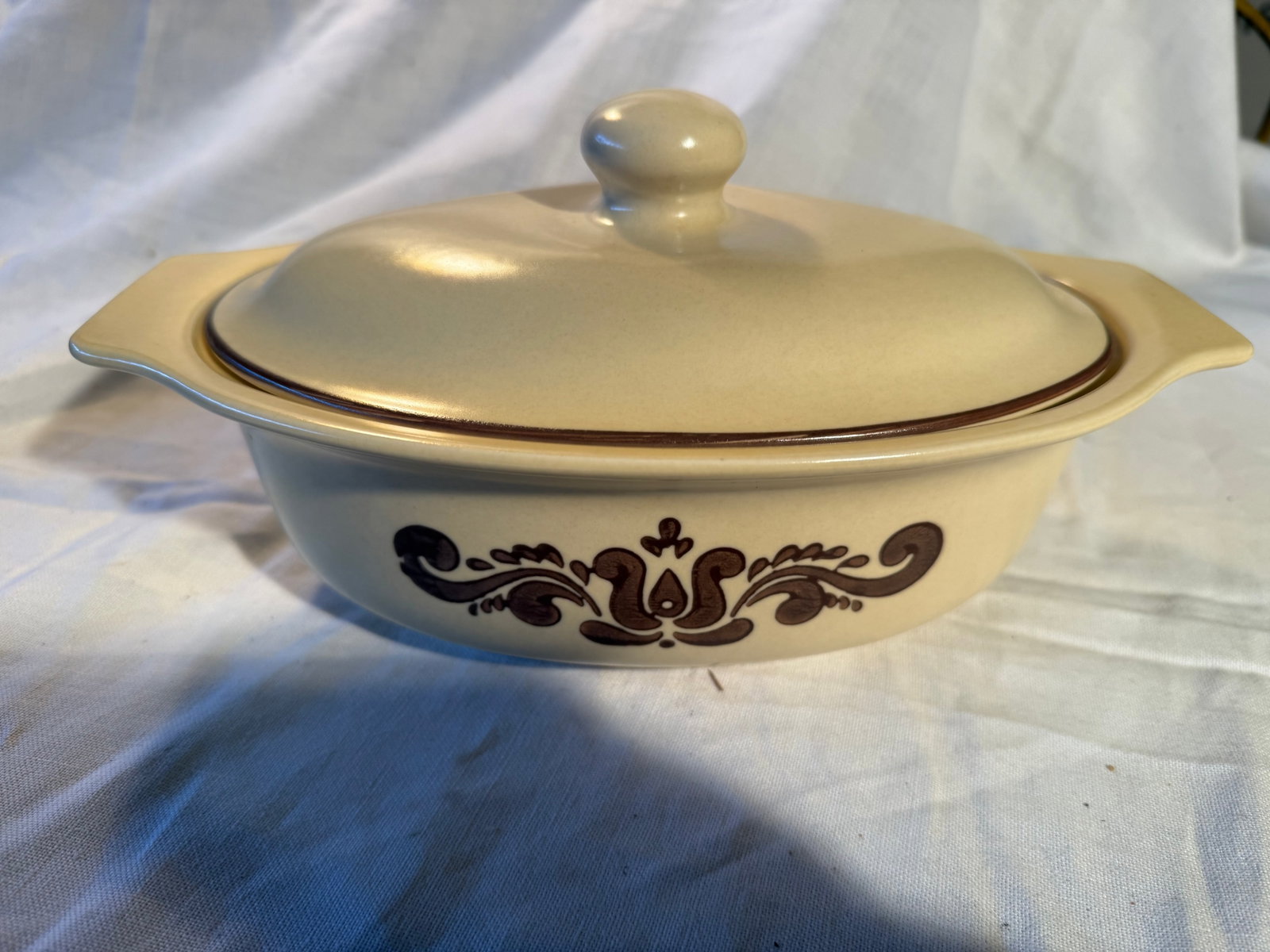 Pfaltzgraff Oval Casserole: 1 piece with lid