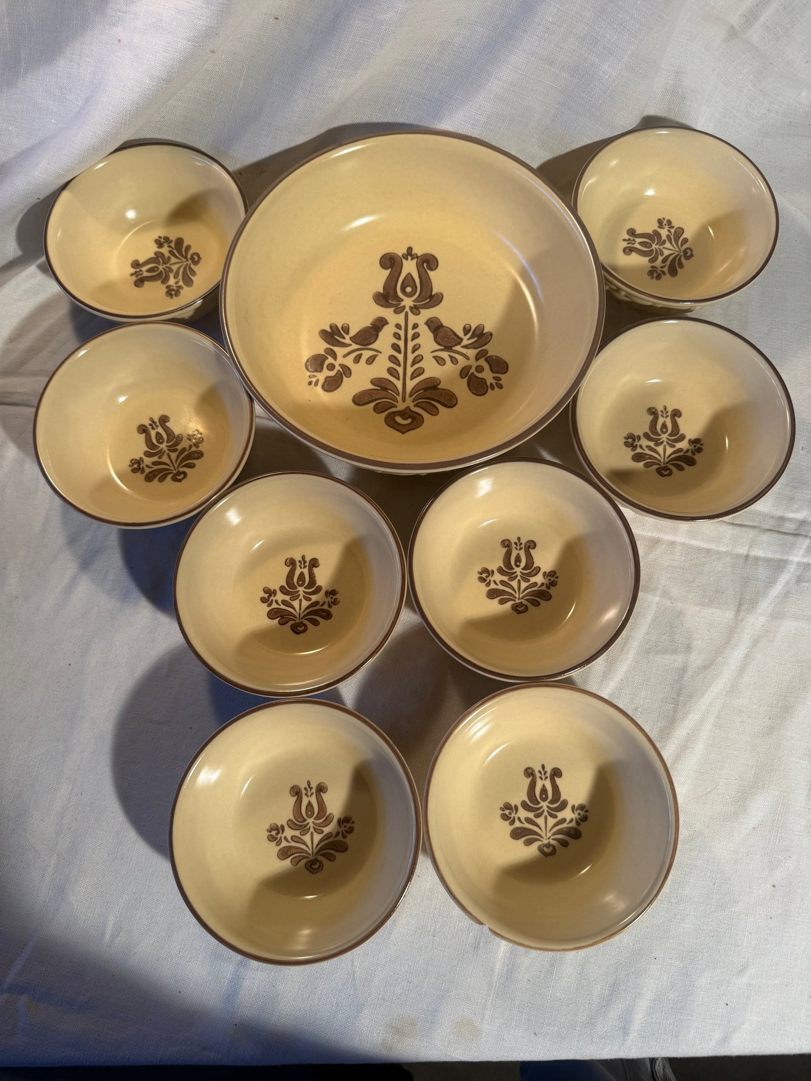 Pfaltzgraff Basketweave Bowl Set: 1 large, 8 small. Some chipping.