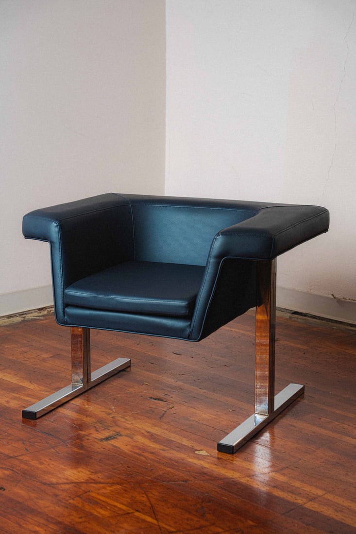 Battlestar Galactica Prop Chair Geoffery Harcourt for Artifort Style: Presenting a Battlestar Galactica prop chair designed in the style of the celebrated lounge chairs created by Geoffrey Harcourt for Artifort. Harcourt is widely recognized for his influential mid-cent