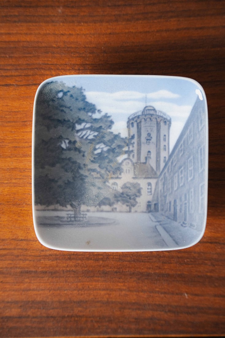 Royal Copenhagen Regensen & Rundetaarn Plate #3406: Presenting Plate #3406, 'Regensen & Rundetaarn', produced by Royal Copenhagen. Royal Copenhagen, founded in 1775, is celebrated for its exceptional porcelain craftsmanship, hand-painted detail, and