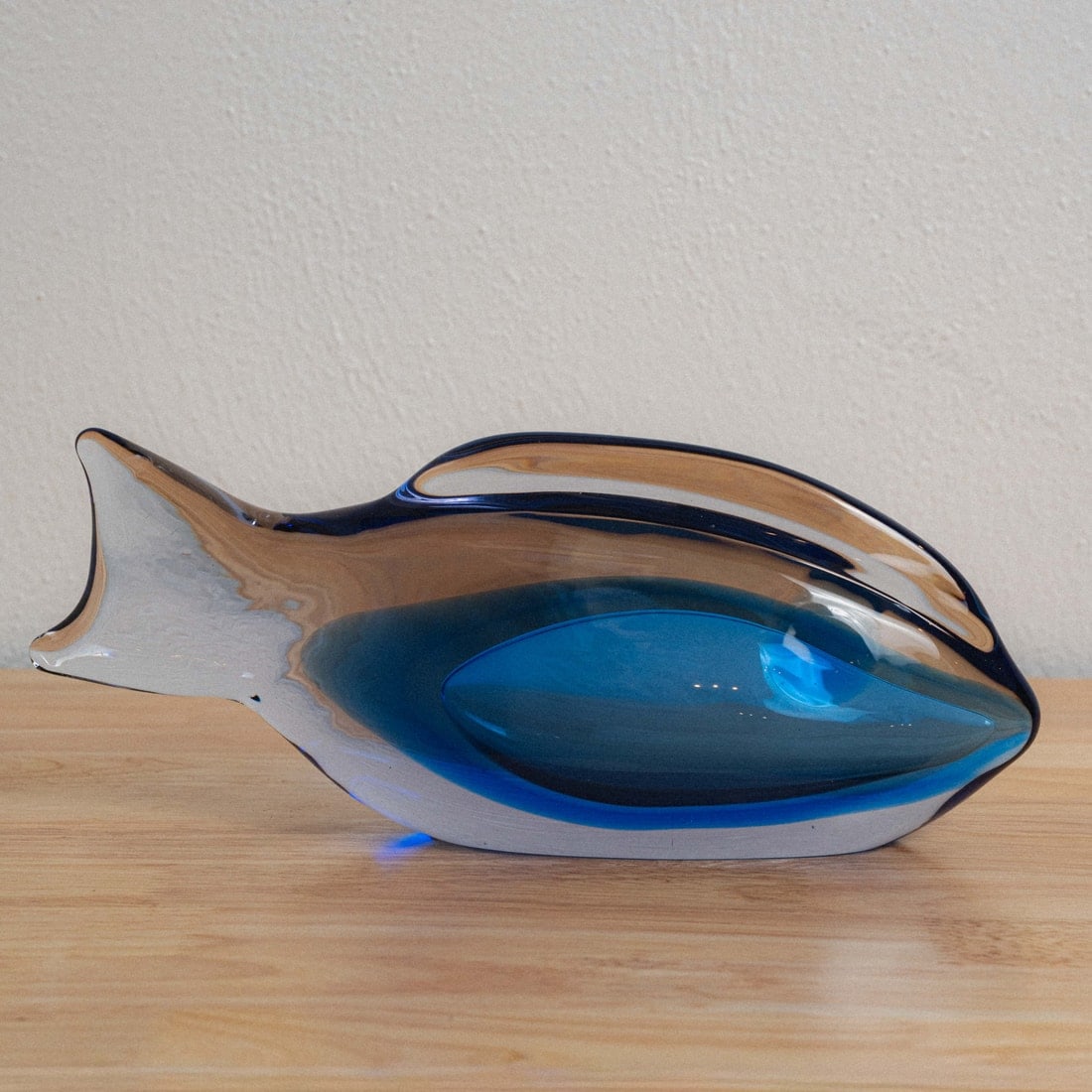 Antonio Da Ros (1936-2012) for Cenedese Murano Glass Fish, Italy, Mid Century: Presenting a Murano glass fish by Antonio Da Ros (1936–2012) for Cenedese, a captivating sculptural work by one of the most accomplished designer-artists of the Venetian glass tradition, whose