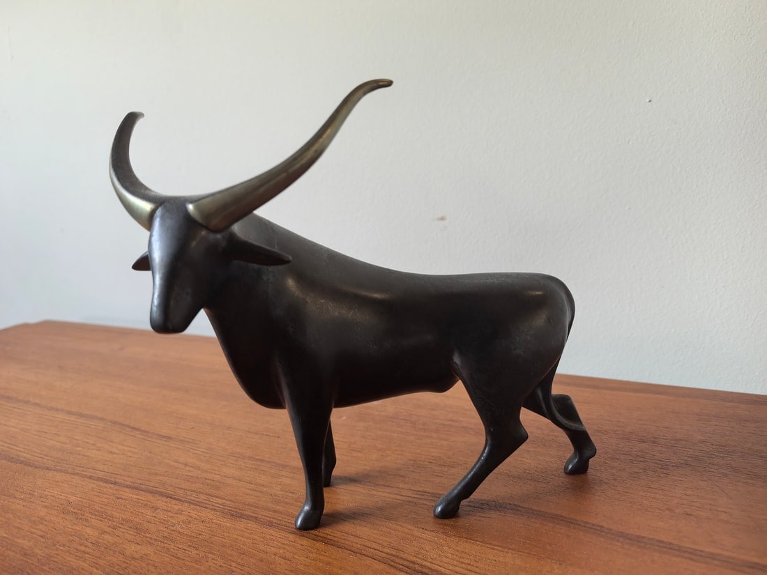 Loet Vanderveen, Gold Horn Bull: Loet Vanderveen (Dutch 1921-2015), Bronze bull sculpture. 8"L x 7 1/2"H. Signed and numbered from 41/500.