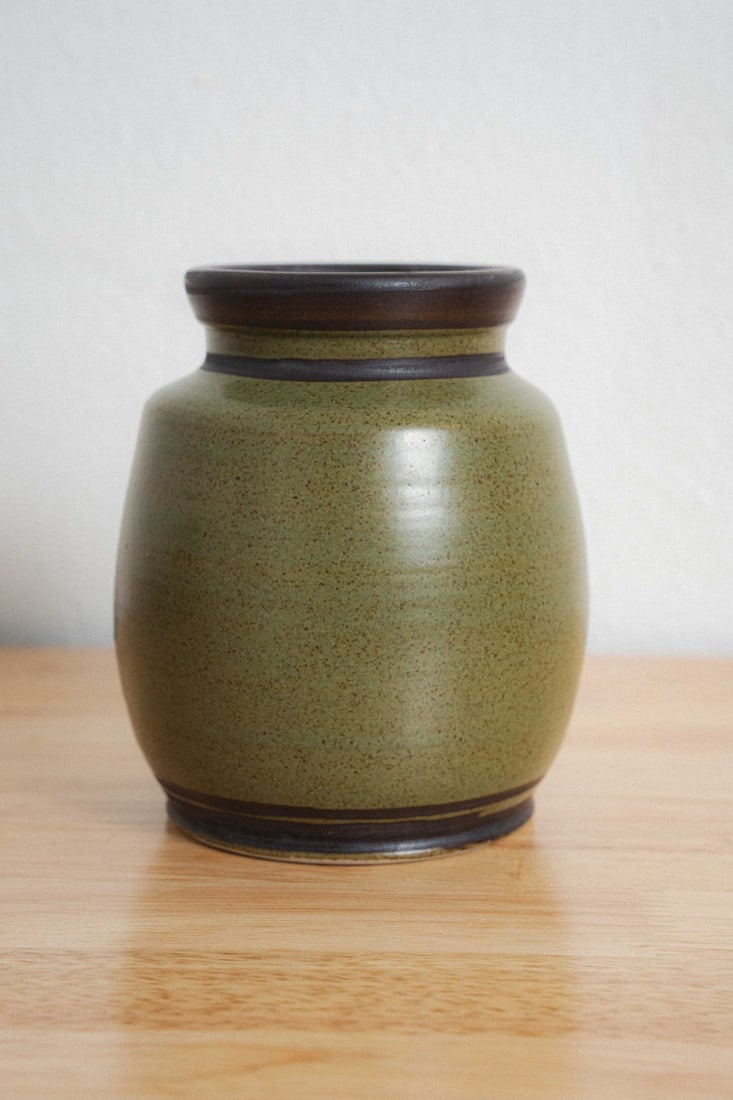 Louis Mideke, Bellingham, WA, PNW, Green Porcelain Vase, 5.25": Presenting a green porcelain vase by Louis Mideke, standing 5.25" tall, produced in Bellingham, Washington, a quietly distinguished work by one of the foundational figures of the Pacific Northwest