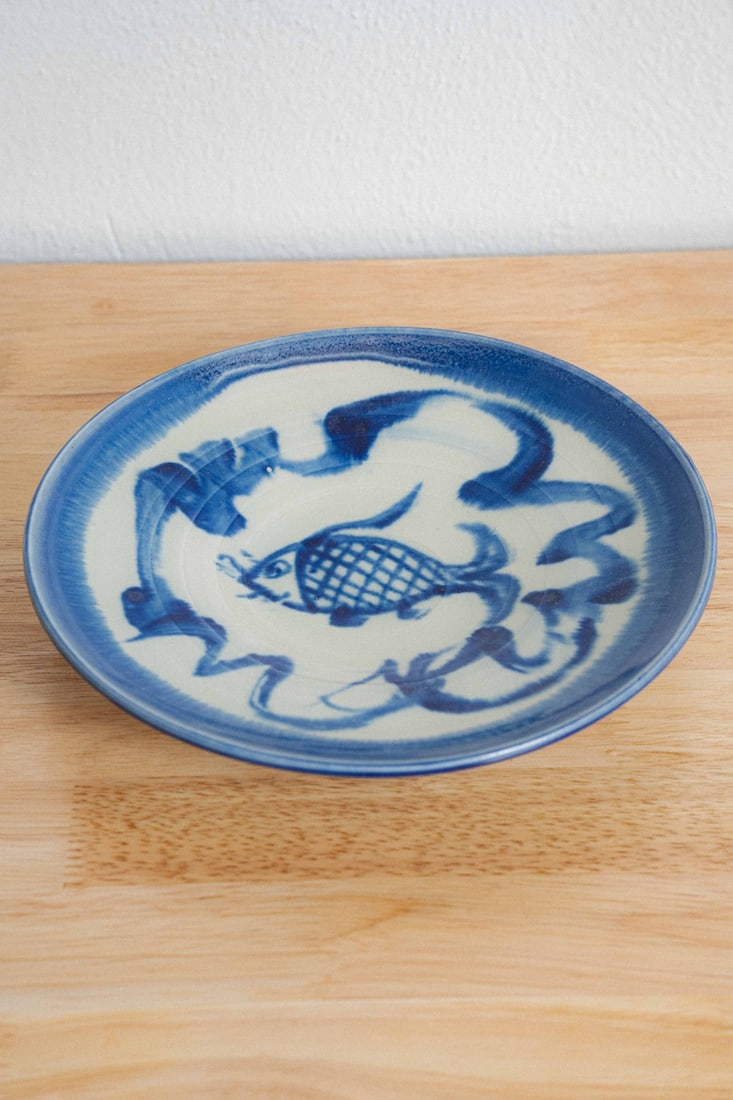 Louis Mideke, Bellingham, WA, PNW, Porcelain Fish Plate: Presenting a porcelain fish plate by Louis Mideke, produced in Bellingham, Washington, a delightful and rare figurative departure from the more austere vessel forms for which this pioneering Pacific