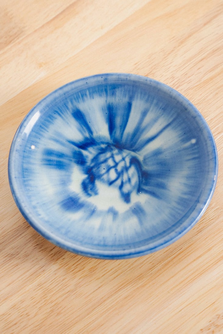 Louis Mideke, Bellingham, WA, PNW, Porcelain Fish Plate, Small: Presenting a porcelain fish plate by Louis Mideke, produced in Bellingham, Washington, a delightful and rare figurative departure from the more austere vessel forms for which this pioneering Pacific