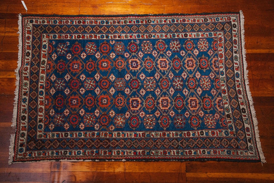 Persian Bakhtiari Rug, ca. 1920, 4'6" x 8'6" (1 of 4)