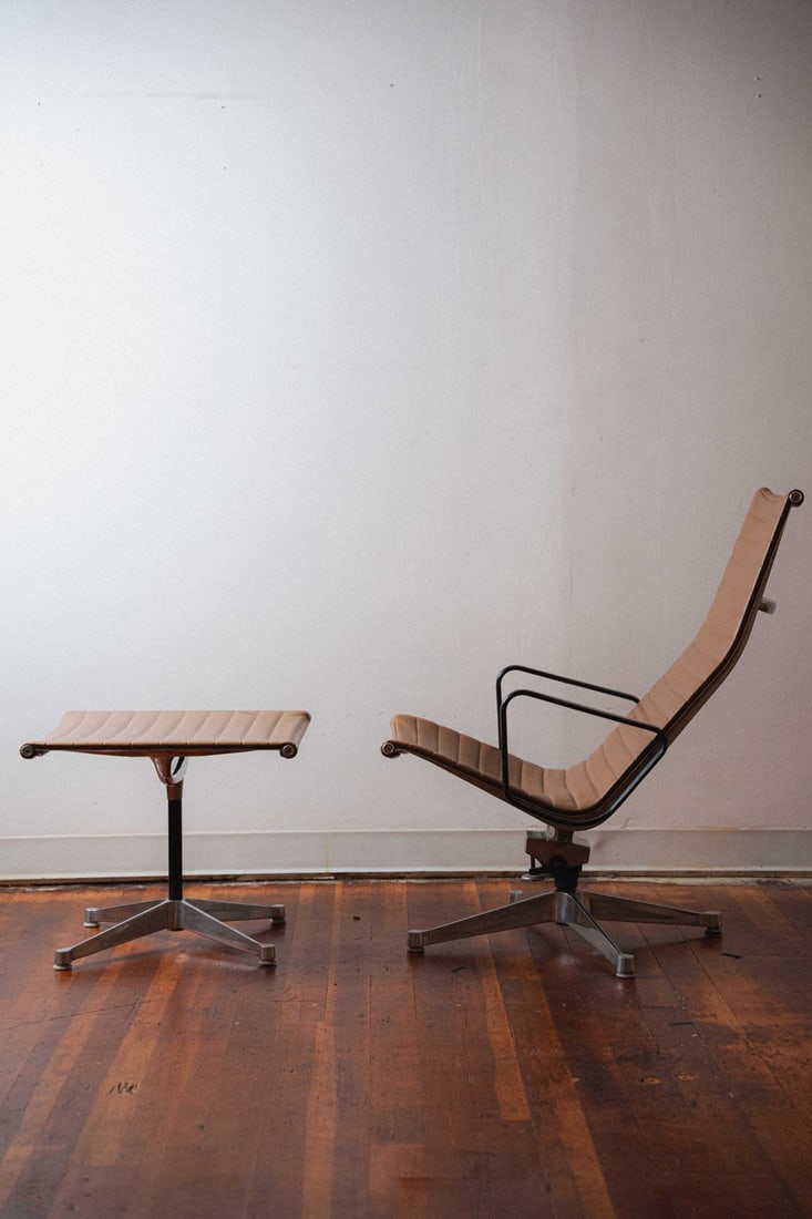 Early Patent-Pending Eames Aluminum Group Chair by Charles & Ray Eames for Herman Miller: Presenting an early Patent Pending Eames Aluminum Group Chair by Charles and Ray Eames, produced by Herman Miller, an exceptionally rare and historically significant example from the very first