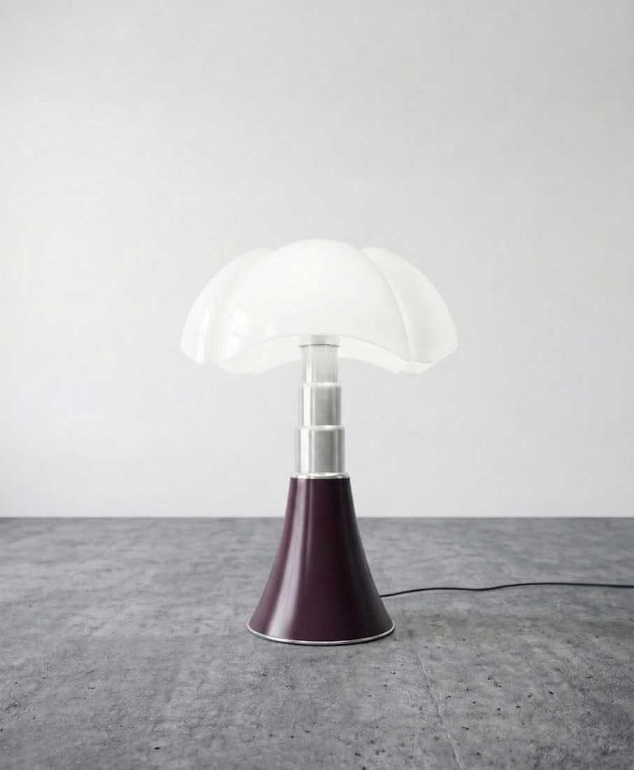 Gae Aulenti, Pipistrello Medium Table Lamp, model 620 (1 of 5)