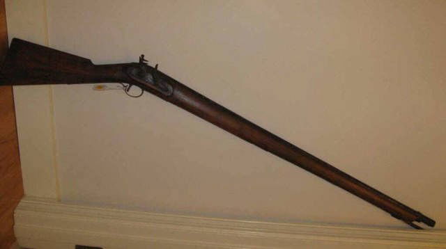 British Pattern 1842 Muzzle Loaded Musket: British pattern 1842 muzzle loaded musket, of the type imported by the CSA during the Civil War. Closely conforms to the classic British, “Brown Bess”. Excellent example of mid-19th century flint