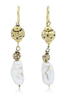 18K Yellow Gold & Baroque Pearl Earrings: 18K Yellow Gold & Baroque Pearl Earrings• 1 3/4 inches (length)• 2.9 dwt (total weight)Other Notes: Fontaine's Auction Gallery can arrange shipping for this item (USA only).