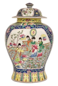 Chinese Republic Period Porcelain Covered Jar