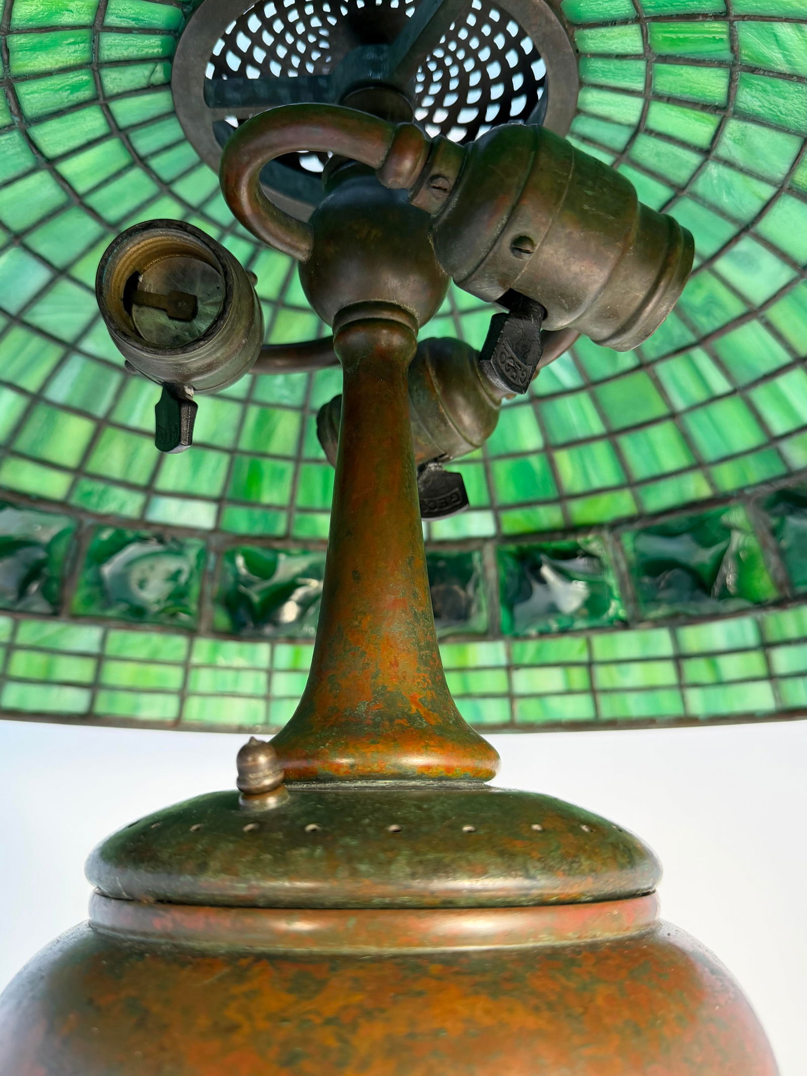 Tiffany Studios 18-Inch "Turtle-Back" Table Lamp - 7