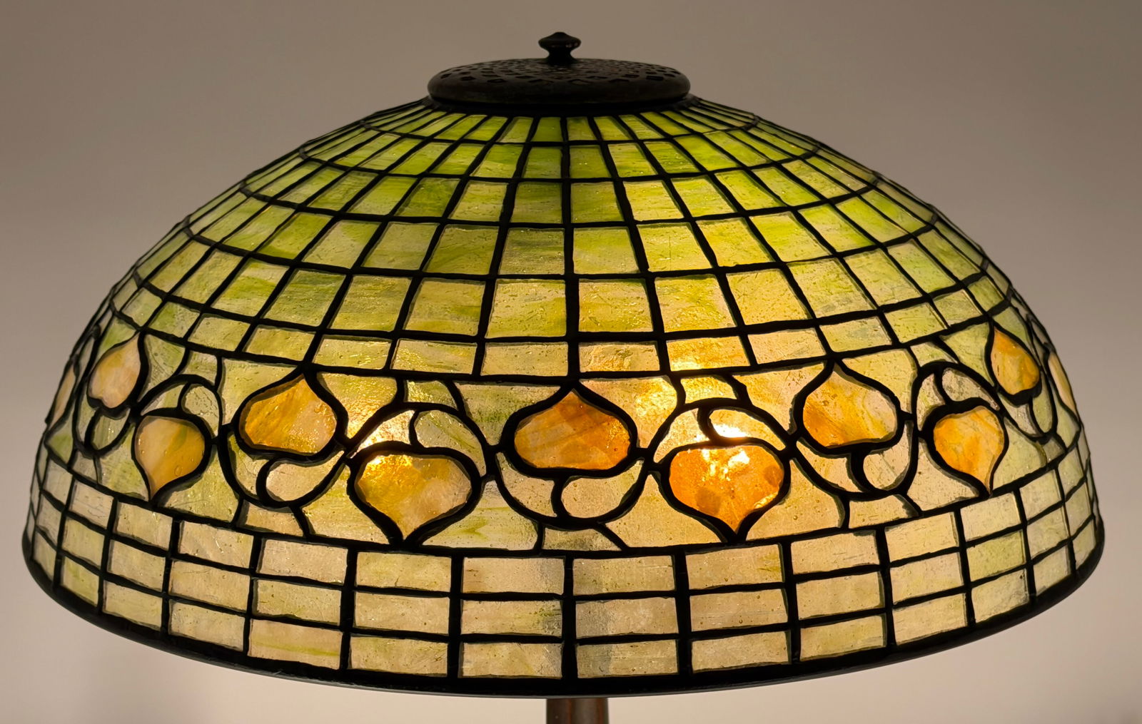 Tiffany Studios "Vine Border" Table Lamp - 2