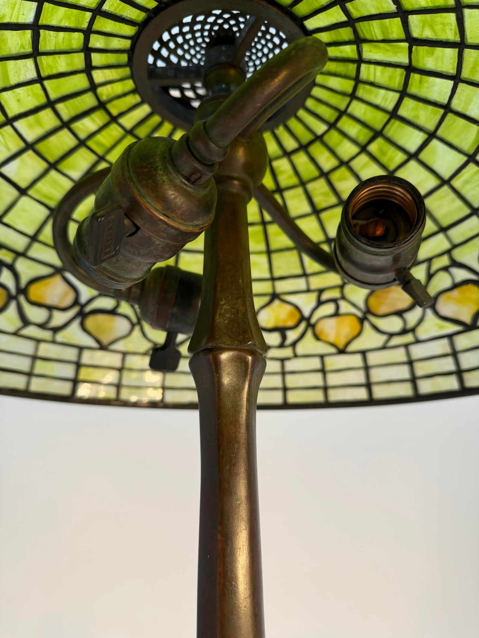 Tiffany Studios "Vine Border" Table Lamp - 4
