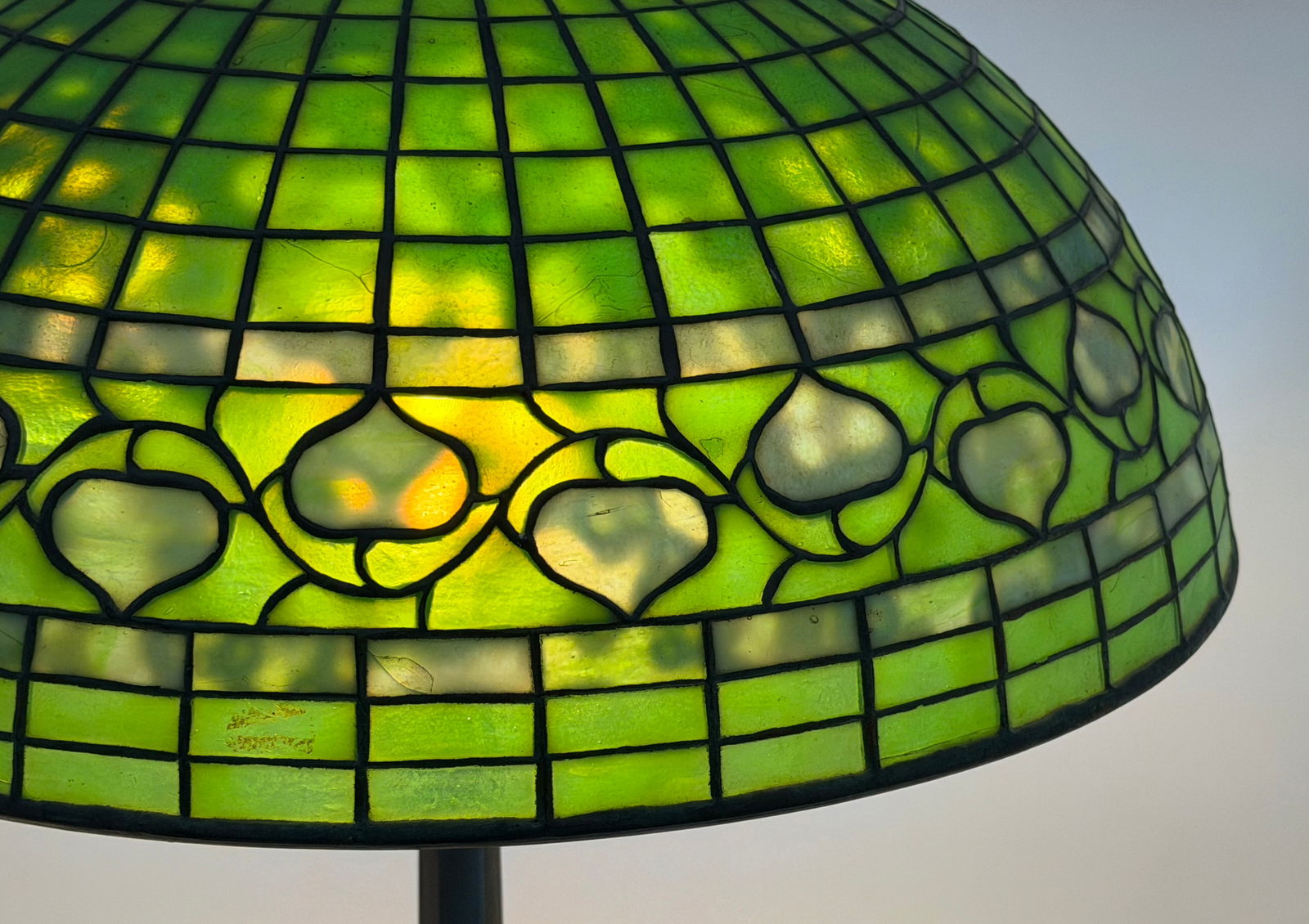 Tiffany Studios "Vine Border" Table Lamp - 2