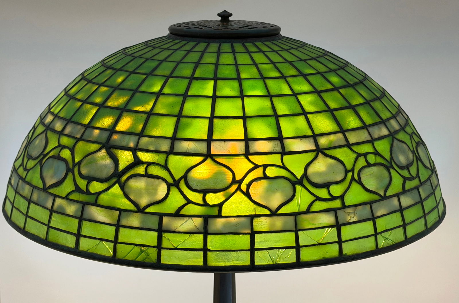 Tiffany Studios "Vine Border" Table Lamp - 3