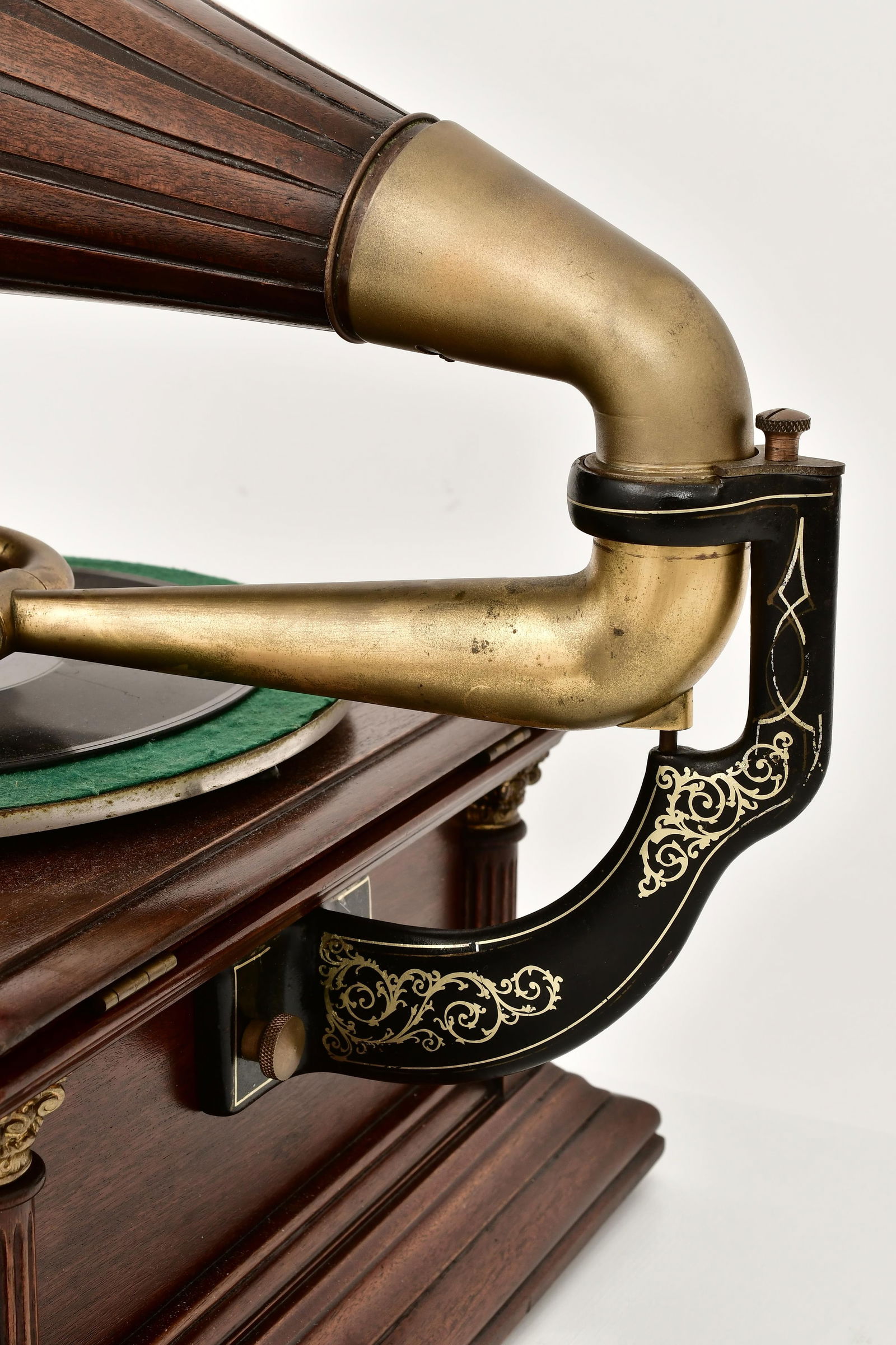 Victor Talking Machine Co. Type 6 Phonograph - 4