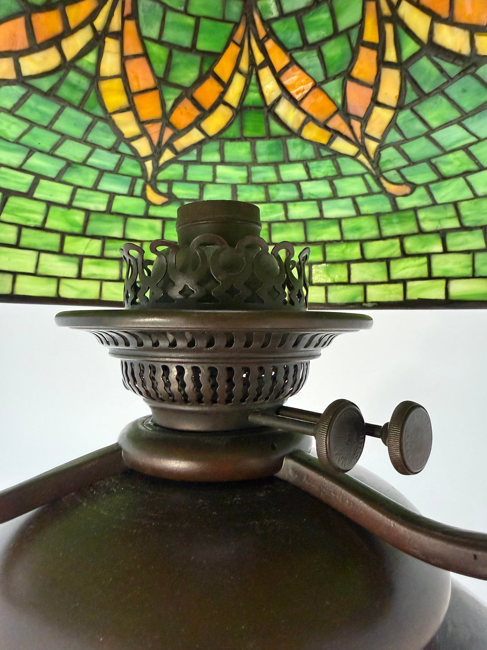 Tiffany Studios "Tyler" Table Lamp - 4