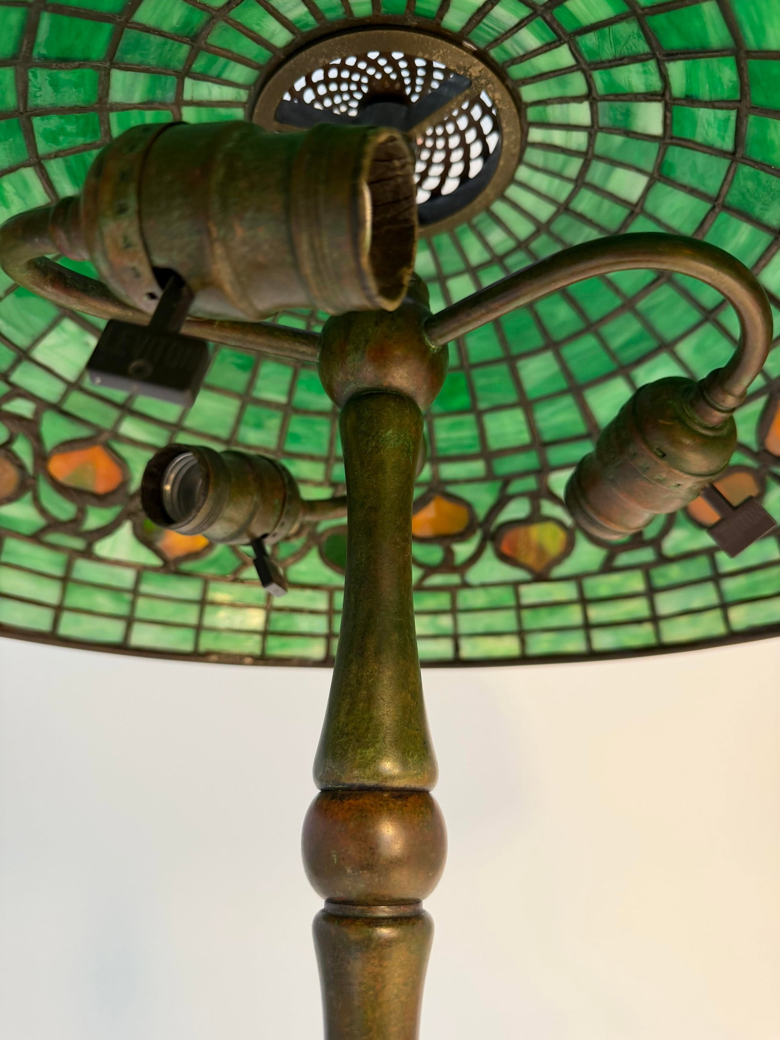 Tiffany Studios "Vine Border" Table Lamp - 4